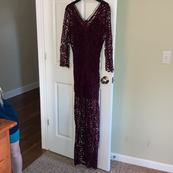 Burgundy lace column gown with v-neckline and long sleeves. Size 6. - Picture 6 of 6